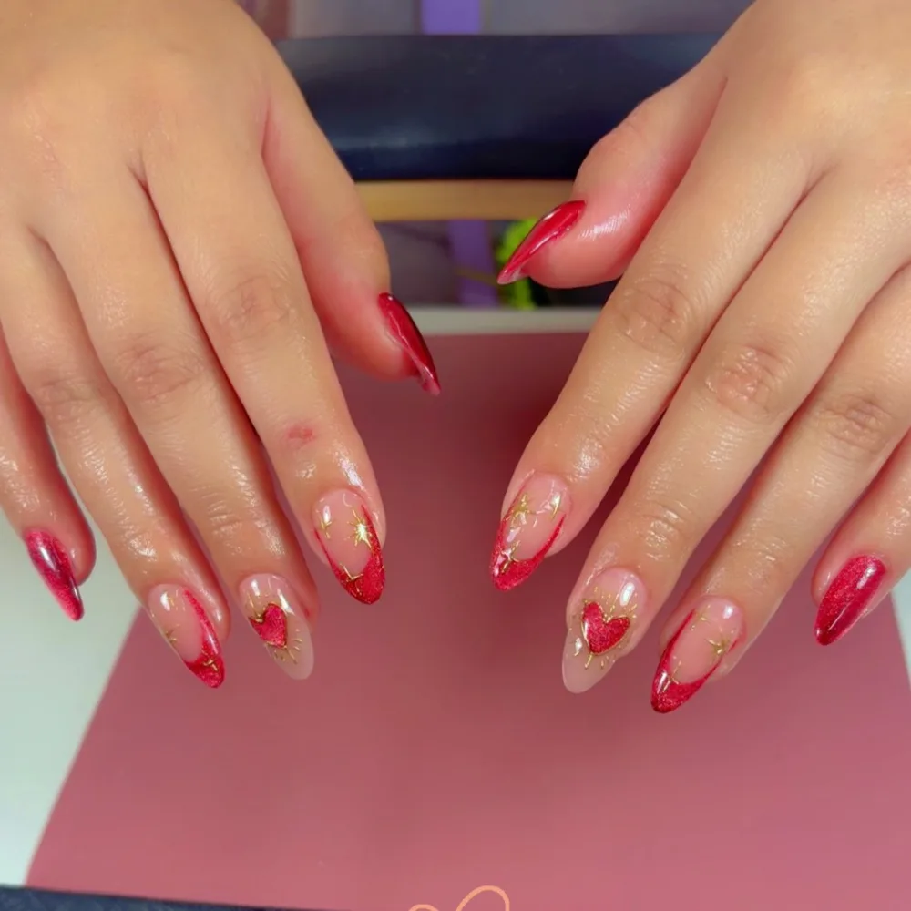 Francesa roja con corazones
