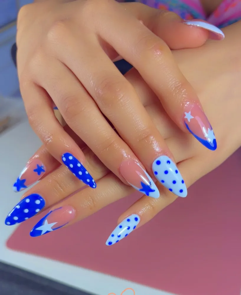 Azul rey con puntos